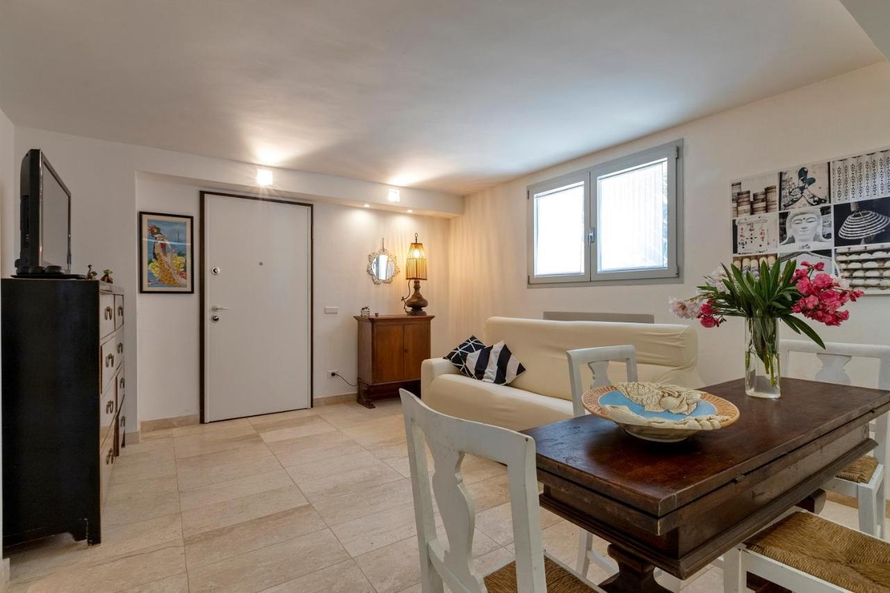 Charming Seafront Apartment With Garden And Patio フェルティリア エクステリア 写真